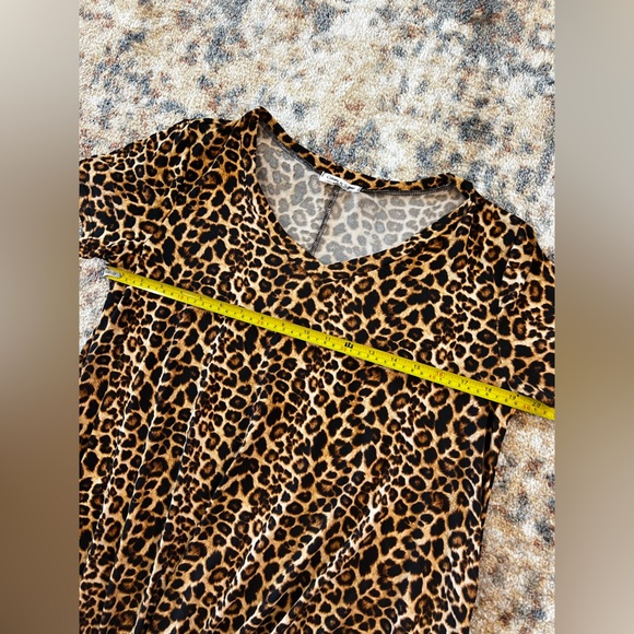 Cream n Sugar Cheetah Print Top with Knot - Picture 6 of 8